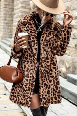 Abrigo Fuzzy con Estampado de Leopardo y Apertura Frontal