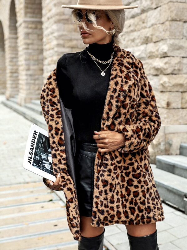 Abrigo Fuzzy con Estampado de Leopardo y Apertura Frontal - Image 4