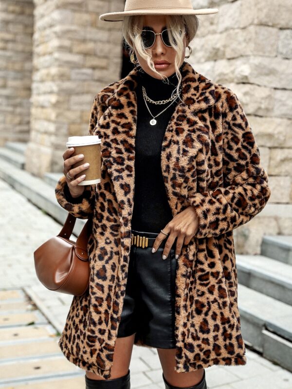 Abrigo Fuzzy con Estampado de Leopardo y Apertura Frontal - Image 5