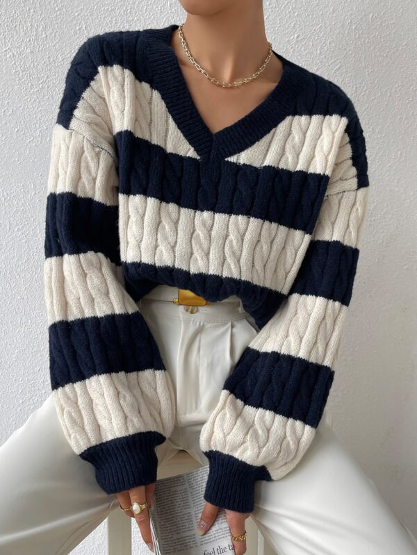 Sweater Oversize Bicolor con Cuello en V y Mangas Caídas
