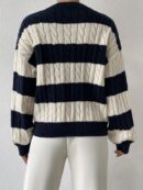 Sweater Oversize Bicolor con Cuello en V y Mangas Caídas