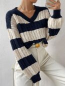 Sweater Oversize Bicolor con Cuello en V y Mangas Caídas
