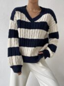 Sweater Oversize Bicolor con Cuello en V y Mangas Caídas
