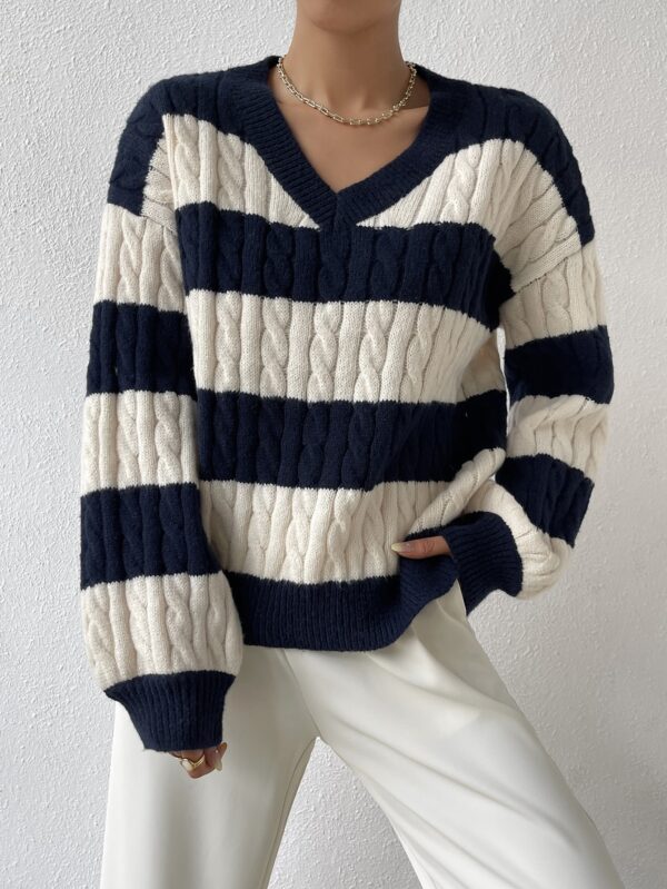 Sweater Oversize Bicolor con Cuello en V y Mangas Caídas - Image 5