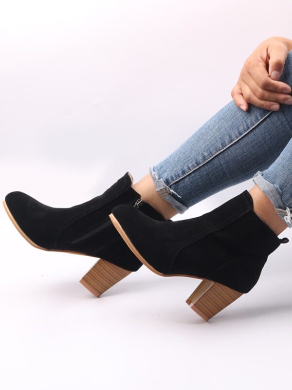 Botas Clásicas de Ante Sintético con Tacón Grueso y Cierre Lateral - Image 7
