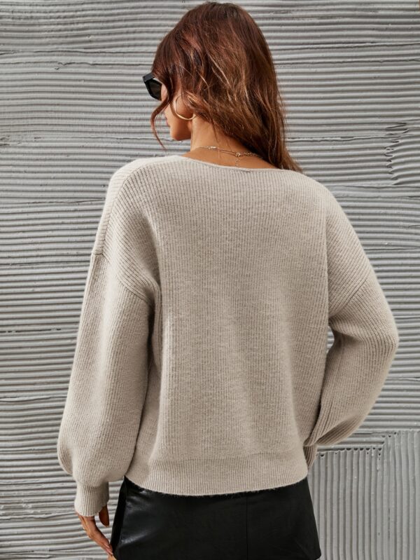 Sweater V-Neck con Hombros Caídos Estilo Francés - Image 2