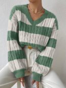 Sweater Oversize Bicolor con Cuello en V y Mangas Caídas