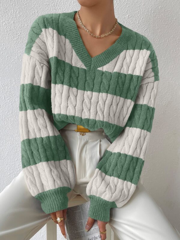 Sweater Oversize Bicolor con Cuello en V y Mangas Caídas - Image 73