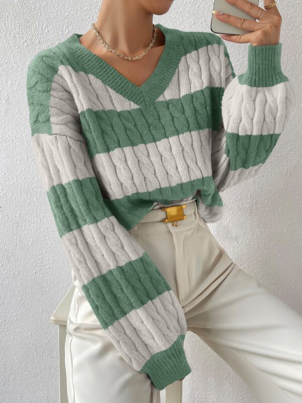 Sweater Oversize Bicolor con Cuello en V y Mangas Caídas - Image 76