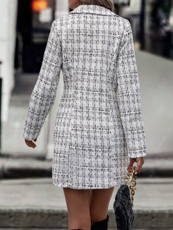Abrigo de Tweed a Cuadros con Doble Botonadura - Image 8