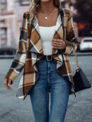 Abrigo de Tweed con Cuello Cascada y Dobladillo Asimétrico