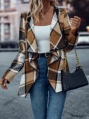 Abrigo de Tweed con Cuello Cascada y Dobladillo Asimétrico