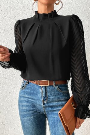 Blusa Elegante de Manga Larga con Cuello Volado y Detalles Plegados