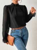 Blusa Elegante de Manga Larga con Cuello Volado y Detalles Plegados