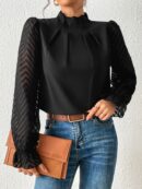 Blusa Elegante de Manga Larga con Cuello Volado y Detalles Plegados