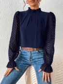 Blusa Elegante de Manga Larga con Cuello Volado y Detalles Plegados