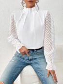 Blusa Elegante de Manga Larga con Cuello Volado y Detalles Plegados