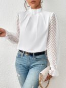Blusa Elegante de Manga Larga con Cuello Volado y Detalles Plegados