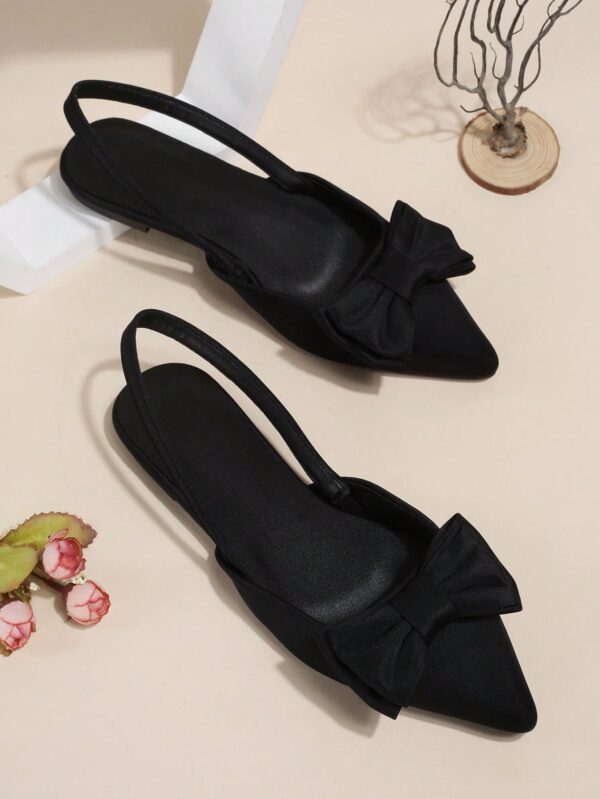 Zapatillas de Ballet Negras con Punta Afilada y Detalle de Moño