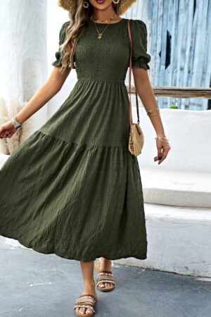 Vestido Maxi Clásico Negro con Mangas Puff y Ruedo de Volantes