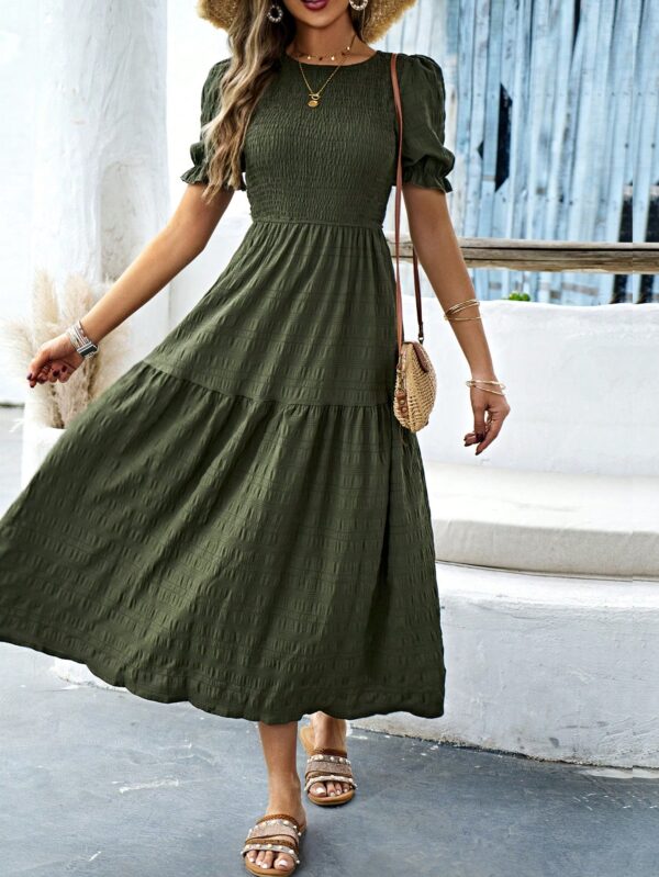 Vestido Maxi Clásico Negro con Mangas Puff y Ruedo de Volantes