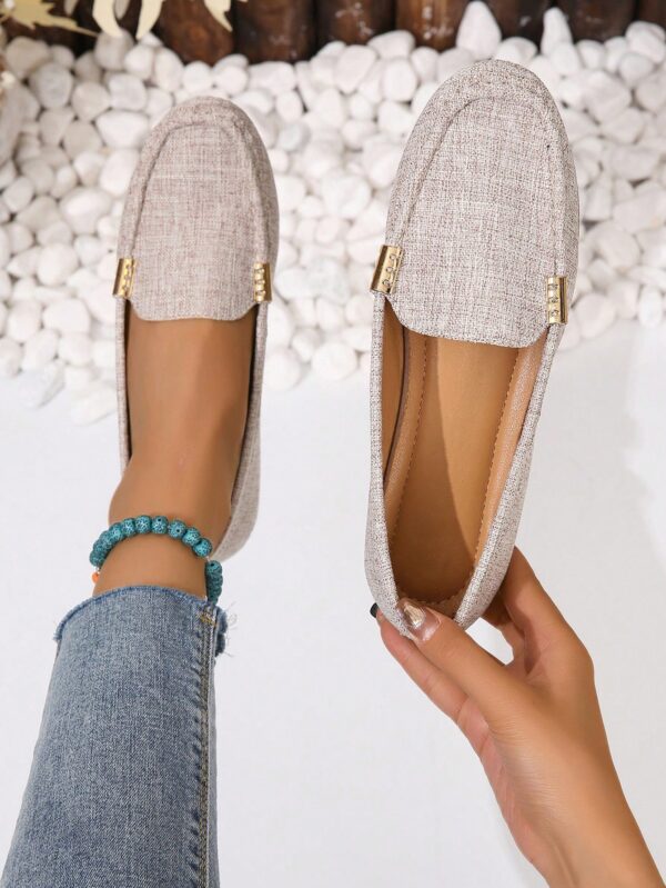 Mocasines Planos con Detalles Metálicos para Mujer