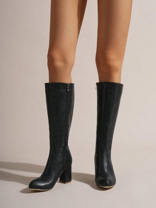 Botas de Otoño y Primavera Perfectas con Vestido Negro - Image 8