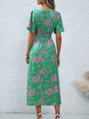 Vestido Largo Elegante de Estampado Tropical con Escote en V y Volantes