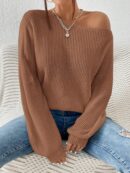 Sweater de Cuello Asimétrico en Punto Cafí Solido