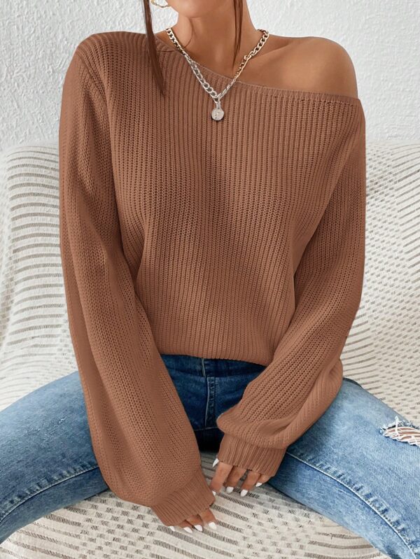 Sweater de Cuello Asimétrico en Punto Cafí Solido - Image 49