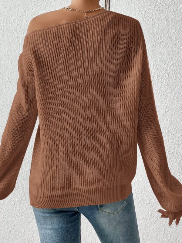 Sweater de Cuello Asimétrico en Punto Cafí Solido - Image 50