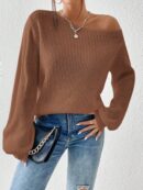 Sweater de Cuello Asimétrico en Punto Cafí Solido