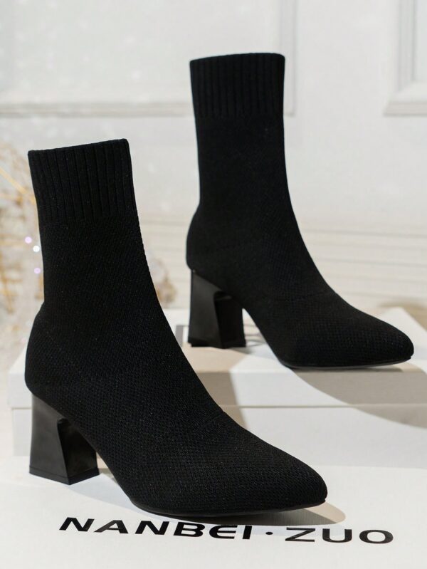 Botines Negros de Tacón Grueso y Punta Afilada - Image 11