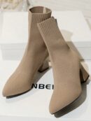 Botines Negros de Tacón Grueso y Punta Afilada