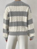 Sweater Oversize Bicolor con Cuello en V y Mangas Caídas
