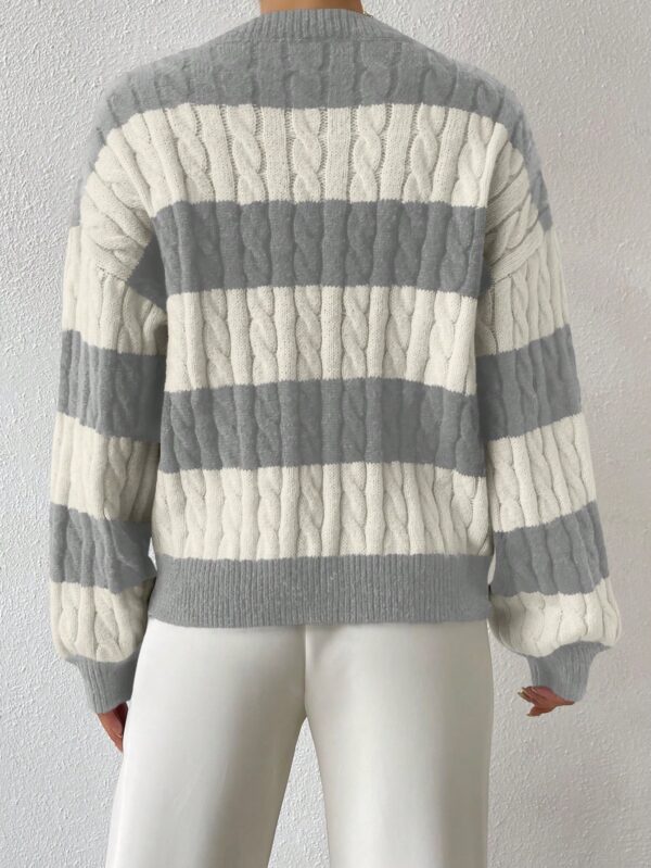 Sweater Oversize Bicolor con Cuello en V y Mangas Caídas - Image 62