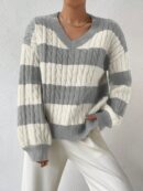 Sweater Oversize Bicolor con Cuello en V y Mangas Caídas