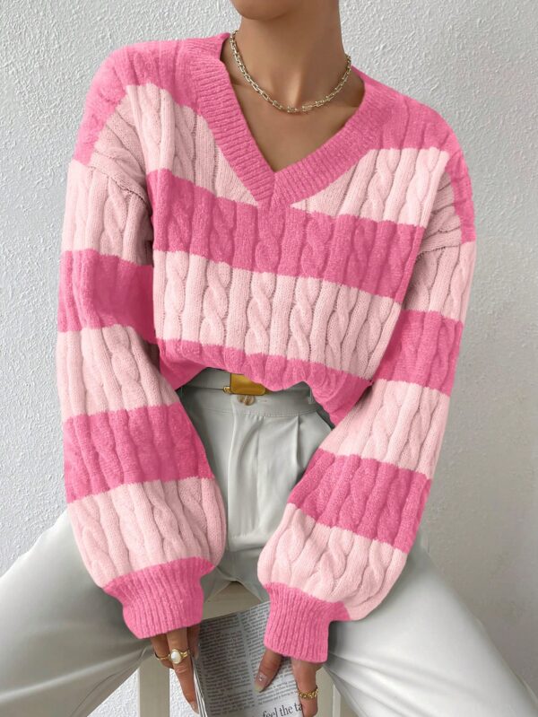 Sweater Oversize Bicolor con Cuello en V y Mangas Caídas - Image 19