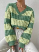Sweater Oversize Bicolor con Cuello en V y Mangas Caídas