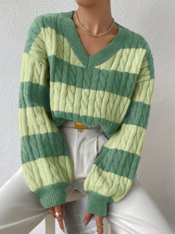 Sweater Oversize Bicolor con Cuello en V y Mangas Caídas - Image 55