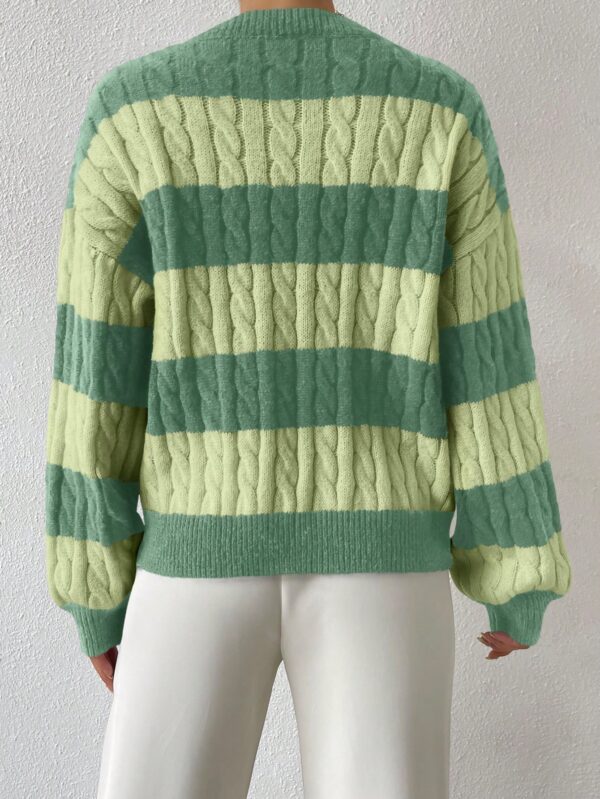 Sweater Oversize Bicolor con Cuello en V y Mangas Caídas - Image 56