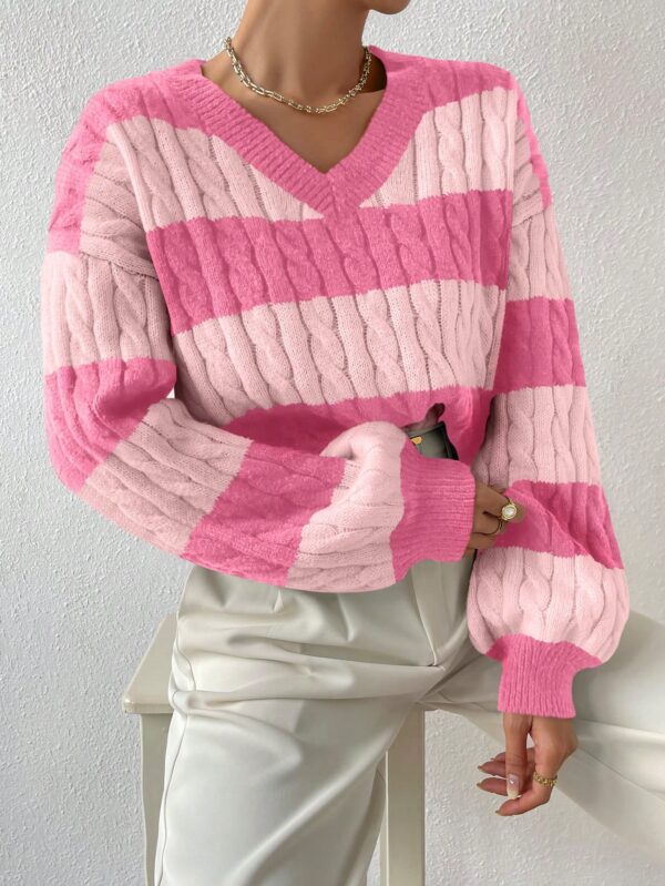 Sweater Oversize Bicolor con Cuello en V y Mangas Caídas - Image 22