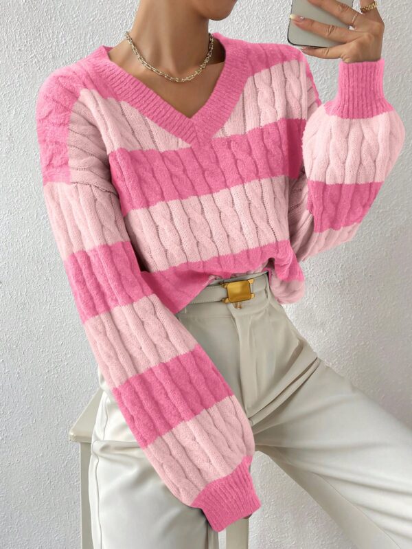 Sweater Oversize Bicolor con Cuello en V y Mangas Caídas - Image 24