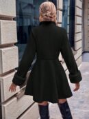 Abrigo Elegante Doble Botonadura con Cuello en Cascada