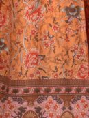 Blusa Floral con Lazada al Cuello y Mangas Farol