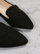 Mocasines Elegantes de Gamuza Negra con Punta Afilada