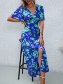 Vestido Largo Elegante de Estampado Tropical con Escote en V y Volantes