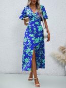 Vestido Largo Elegante de Estampado Tropical con Escote en V y Volantes