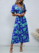 Vestido Largo Elegante de Estampado Tropical con Escote en V y Volantes