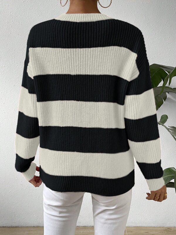 Sweater a Rayas Colorido con Hombros Caídos - Image 2